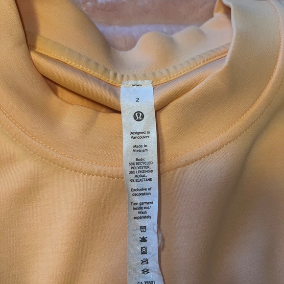 Lululemon Softstreme Perfectly Oversized Cropped Crew in Size 2 - Picture 2 of 3